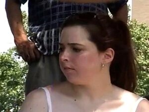 Durchsichtige rosa Höschen mit behaartem Upskirt. durchsichtige pinny