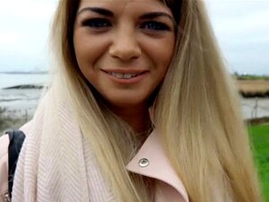 Härlig blond tjeckisk brud knullad på offentlig plats