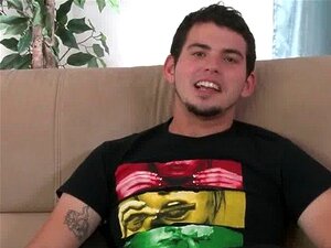 Str8-poika panee pulleaa latinofania