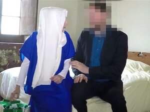 Beauté arabe baisée et éjaculée dans la bouche. Beauté arabe