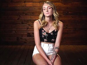 Charlotte Sins: Lång blond skönhet gör sin debut