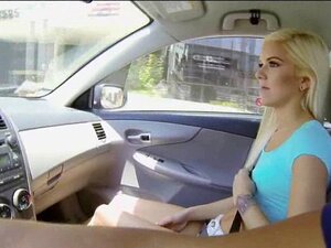 Halle Von è una bellezza sexy che arriva in DIMENSIONI DIVERTENTI