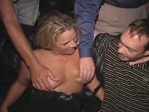 Berfday-Schlampe Analschlampe im Pornotheater