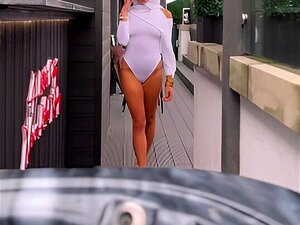 Hijabi Aaliyah Yasin lutscht dirtyspringboks Schwanz im Whirlpool und
