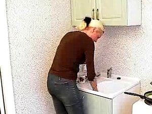 Hübsche Frau mit hängenden Titten & Typ