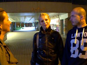 Schönes tschechisches Paar bekommt Geld für GF Exchange