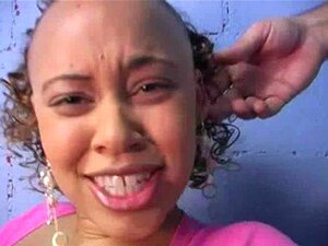 Gloryhole pijpbeurt - Sexy meid zuigt pik 25