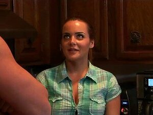 Mama und Stiefvater haben eine Babysitterin, damit sie ficken können