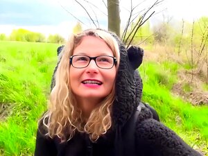 Bums Bus - Busty MILF Anhalterin wird aufgegabelt und hart gefickt