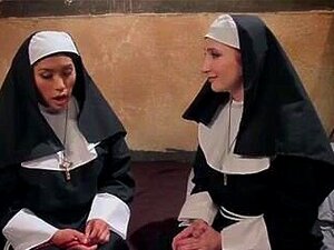 Versaute Nonne weiß viel über die Kombination von Stich und Genuss