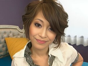 Sexy und dickes Tittenbaby im Bikini würgt Schwänze und knallt mit