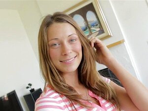ShesNew - Kirsten Lee lutscht Schwanz während des Castings