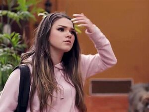 Angst Athena unterwirft sich dem geilen alten Mann Steve. Steve Holmes