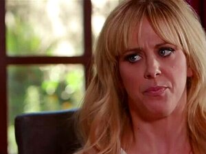 Stieftochter kontrolliert die vibrierenden Höschen ihrer Stiefmami