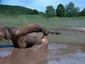Erlebe das wilde Vergnügen der Unterwerfung im Freien. Tauche ein in
