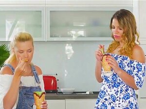 Babes - Stiefmoeder Lessen - Angel Rivas Izzy Delphine - FEZ. Babes -