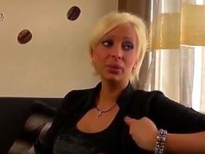 Sexy blonde MILF beim ersten Porno