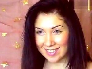 Amia se déshabilla devant la webcam,