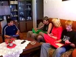 Reife Stiefmutter und 3 Jungs