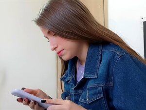 Meine Stiefschwester schminkt sich für ein wichtiges Date und am Ende