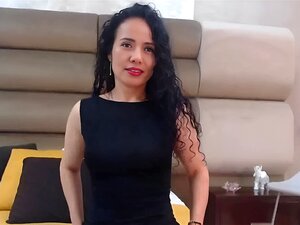Reife Latina lady fingert sich vor der webcam