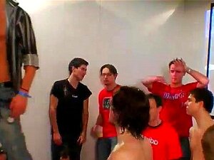 Schwule Gangparty-Galerie das wilde Ficken und tiefe Kehlen