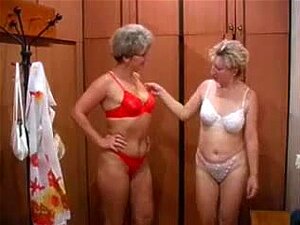 Zwei MILFs und Jungs