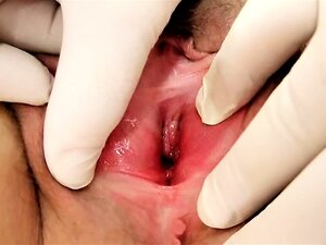 Harig Oma klysma tijdens een medisch onderzoek