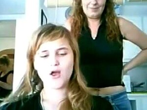 Äiti ja EI hänen tytärpuolensa edessä webam, Heidän ensimmäinen