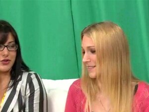 Cfnm-Babes rasieren sich die Scham des Opfers