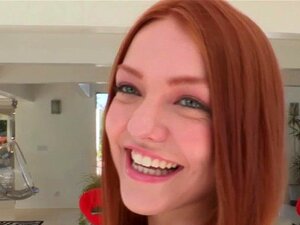 Adorable rousse amatrice de bites baisée en gros plan
