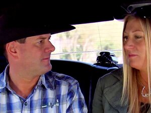 Swinger-Paar glaubt, dass das Teilen mit anderen ein Auto ist. Geile