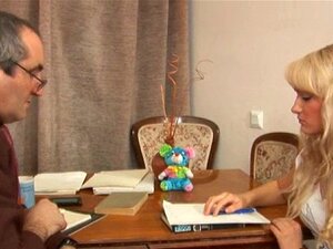 Villi poraus kypsän opettajan kanssa