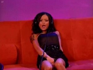 Tila Tequila auf Sexspielzeug bekommt Orgasmus. Tila Tequilla auf