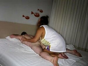 BBW Amateur-Thai-Massage-Girl befriedigt ihren touristischen Kunden