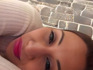 Puhelinseksi meidän kiihottavien narttujemme kanssa saa sinut