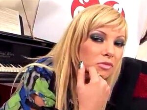 Milfs Buddies - Zwei übersexte, geile Milfs dehnen ihre Löcher