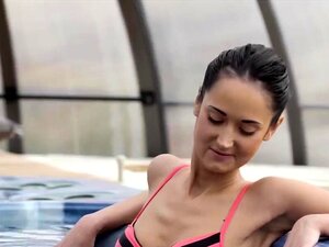 OLD4K. Zarter Sex im Jacuzzi