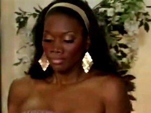 Parodie Blonde Ebony Geschoren Kut Bbc Missionaris. Smakelijke ebony