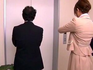 La ragazza giapponese arrapata Ai Haneda in un video esotico di