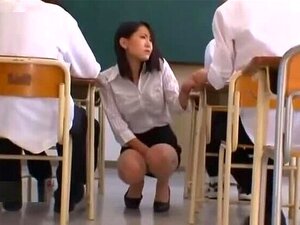 Charmanter japanischer Huzzy im Fetisch-Pornofilm