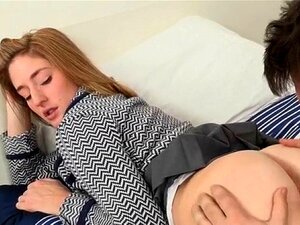 Herrliche Schönheiten Analtunnel. Hübsche Babe begeistert lüsternen