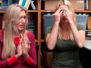 Blonde Süße Sierra Nicole nimmt einen für das Team und die Freiheit