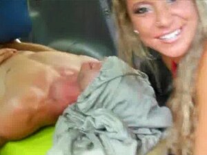 Nutte wird bezahlt und mit Klebeband für Sex 14