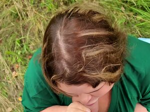 Straffe Möse der Landschönheit in Doggystellung geschraubt - SPERMA