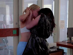 Taylor Schilling, Laura Prepon - Oranssi On Uusi Musta s03e02-06