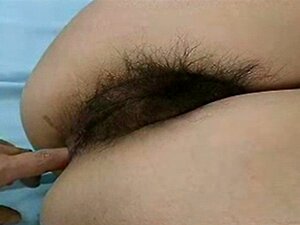 Behaarte japanische Nahaufnahme, Anal gefingert und Dildo in heißem