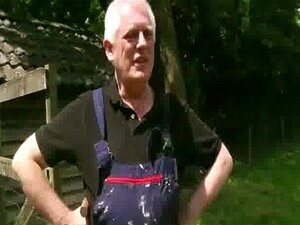 Ein alter Mann aus dem Land fickt sein süßes, süßes