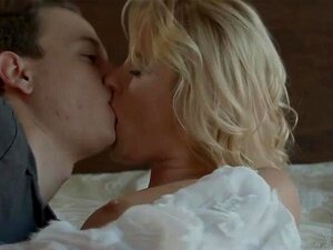 Nikki hat Eylas behaarte Muschi von hinten gefickt