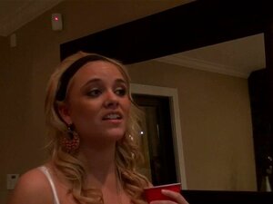 Wilde Süße ficken mit Erwachsenen. Wilde Süße Schlampen empfangen